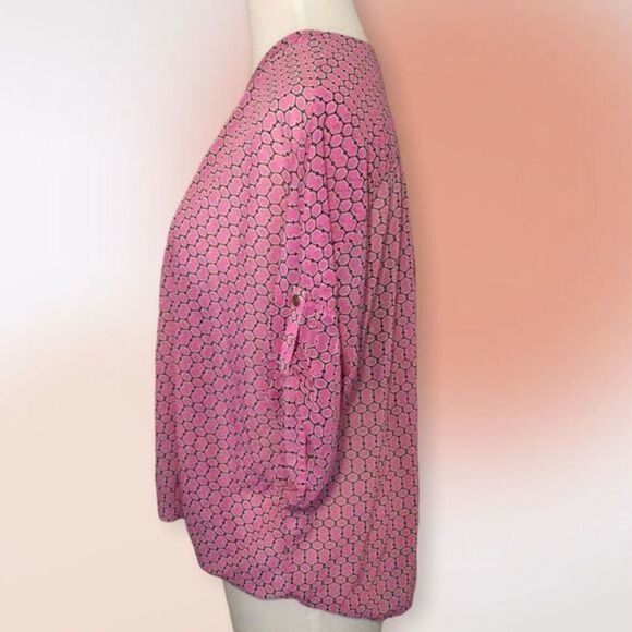 Jennifer Lopez Geo Print Semi-Sheer Pink Pullover Top Size Med - Picture 4 of 10